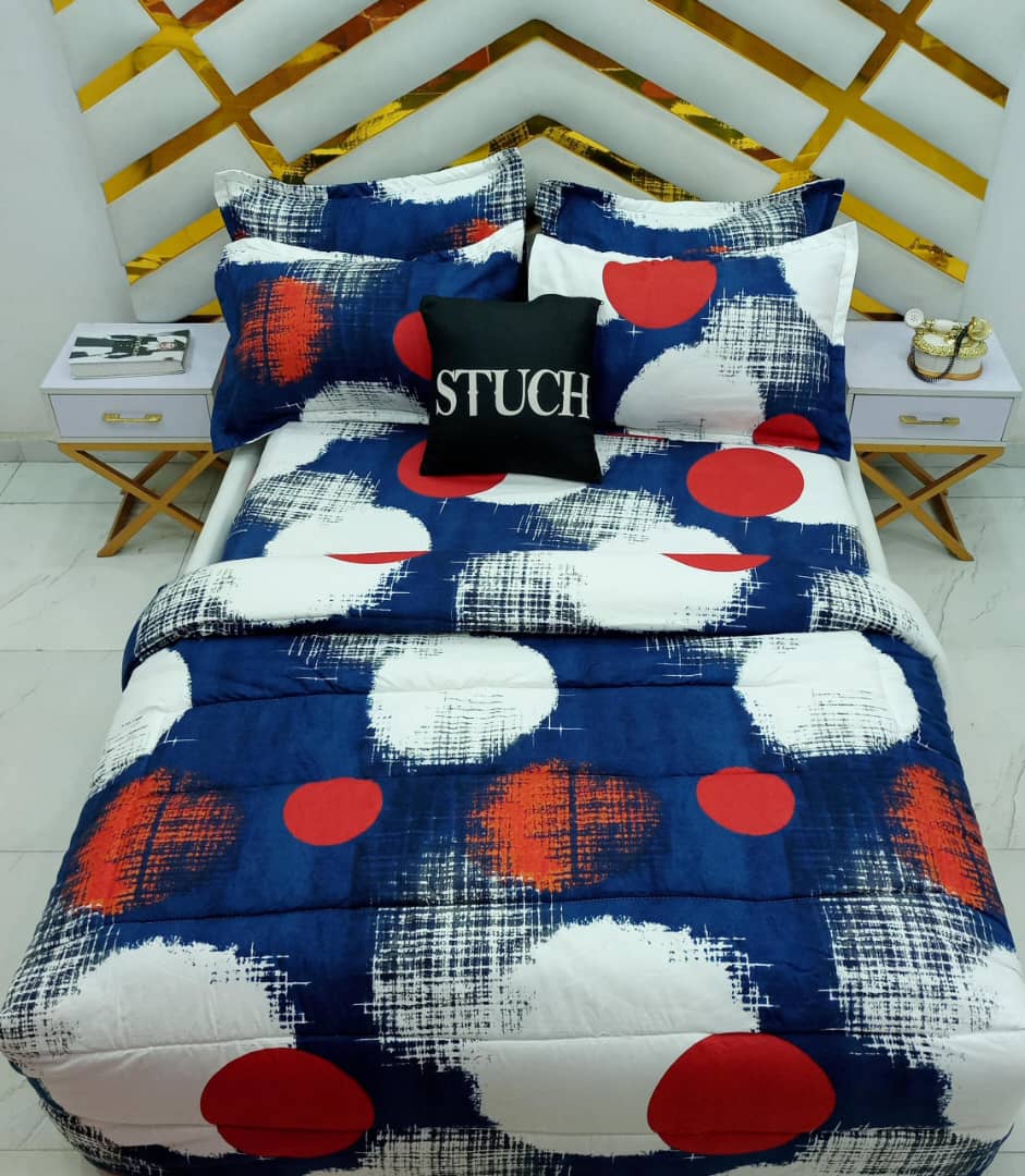 BLUE WHITE OVAL 7/7 BEDSHEET WITH FOUR PILLOWCASES AND COVER(NO FIBER INSIDE)