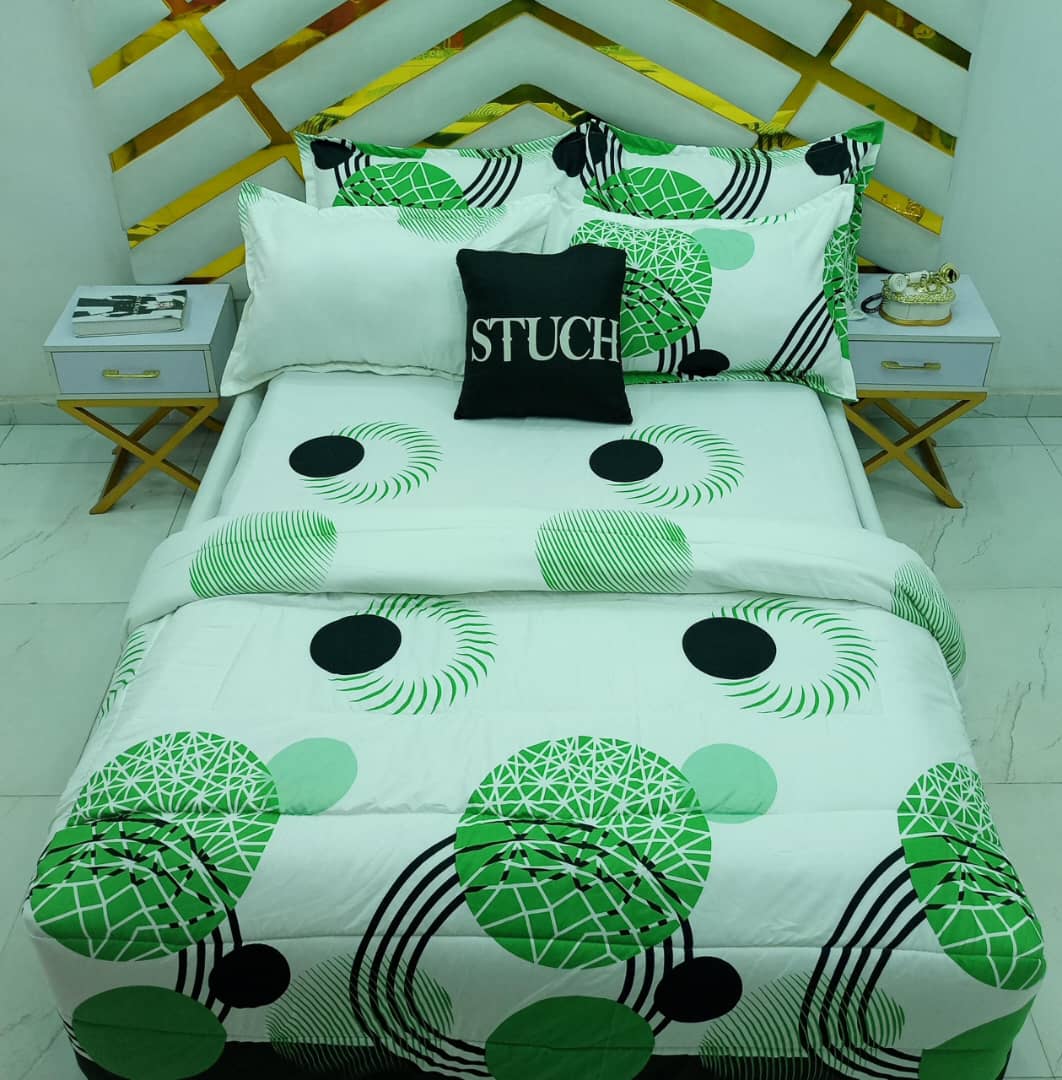 GREEN WHITE CIRCLE 7/7 BEDSHEET WITH FOUR PILLOW CASES AND DUVET COVER (NO FIBER INSIDE)
