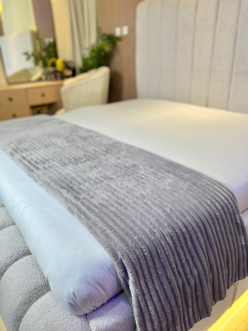 GRAY SOFT LUXURIOUS FLANNEL BLANKET (96/108 INCHES) KING SIZE