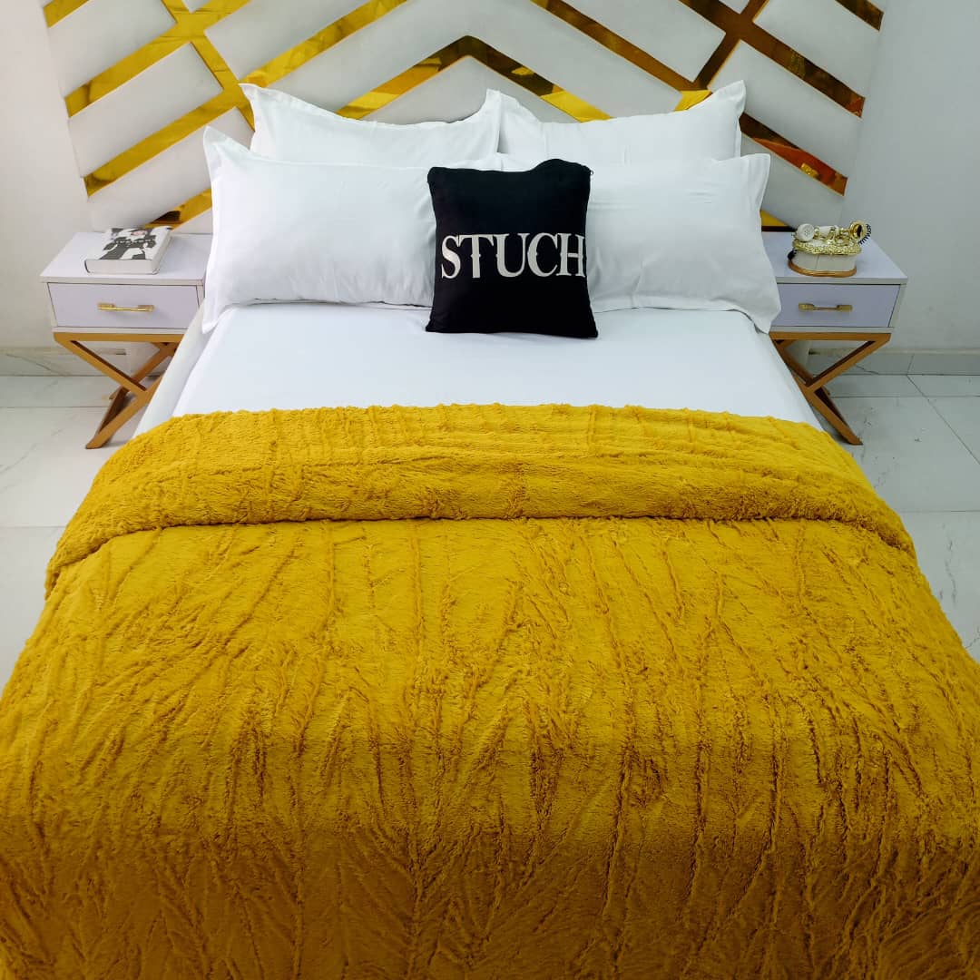 YELLOW FUR DUVET WITH TWO PILLOWCASES