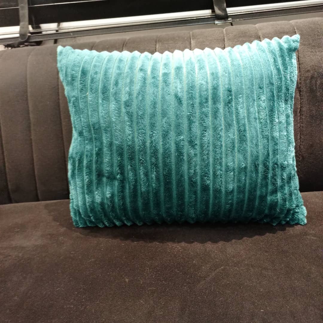 GREEN FUR THROW PILLOW (14/16 inches)