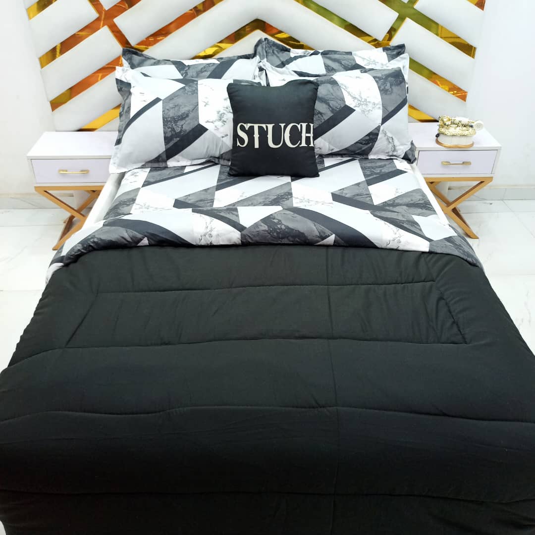 COMBINED BLACK WITH BLACK SHADOW STROKE 7/7 DUVET SET