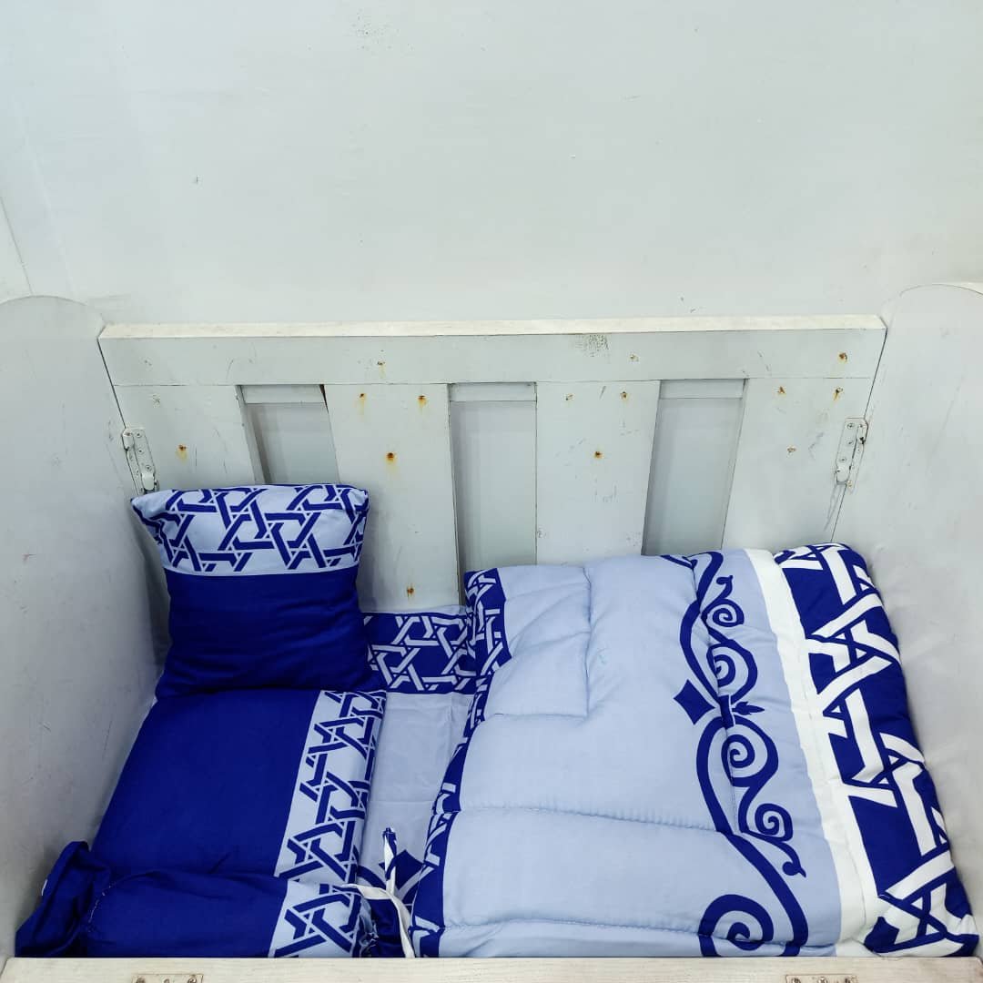 001 BLUE HEXAGON BABYCOT SET