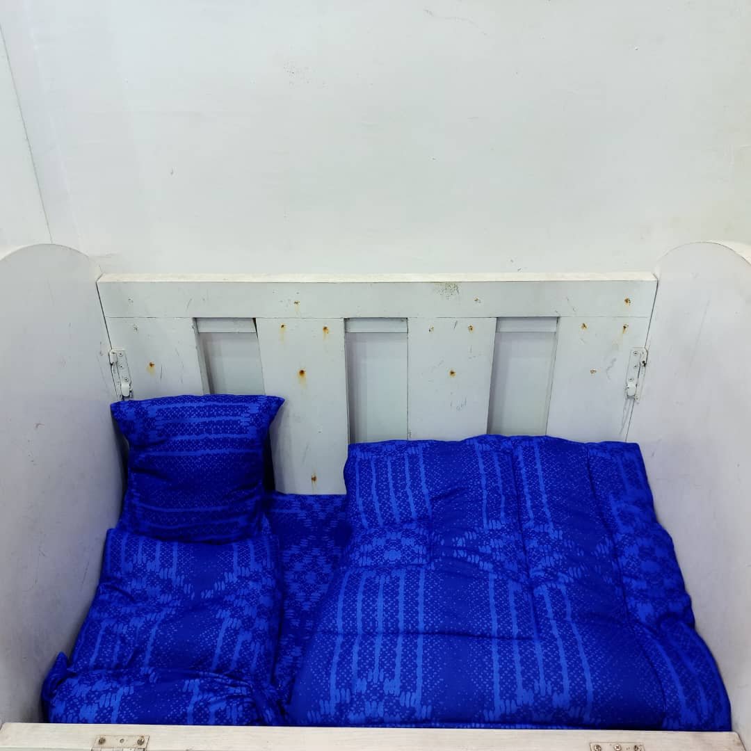 008 BLUE DIAMOND BABYCOT SET