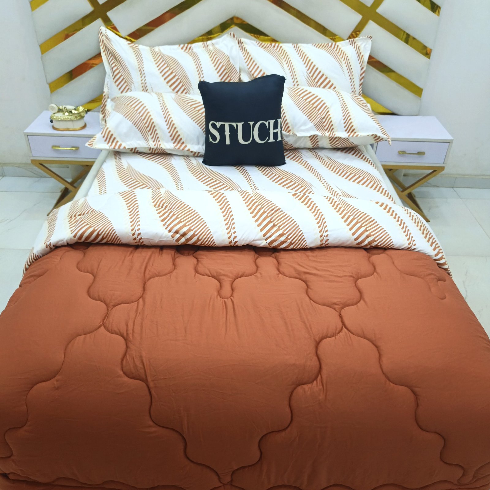 COMBINED CLAY BROWN WITH WHITE WAVE7/7 DUVET SET