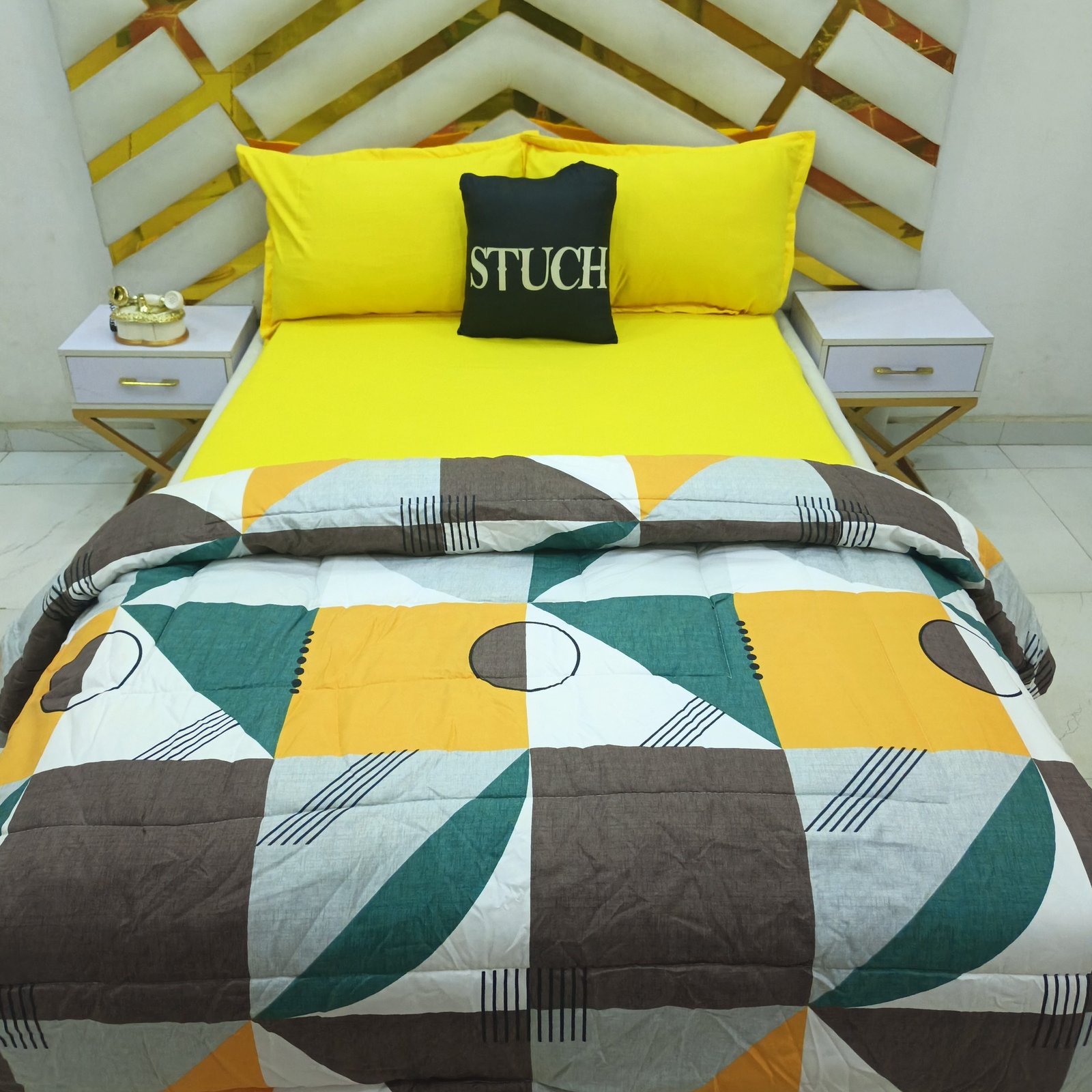 COMBINED PLAIN YELLOW AND WALES CHECK 4/6 DUVET SET (PLAIN BEDSHEET)