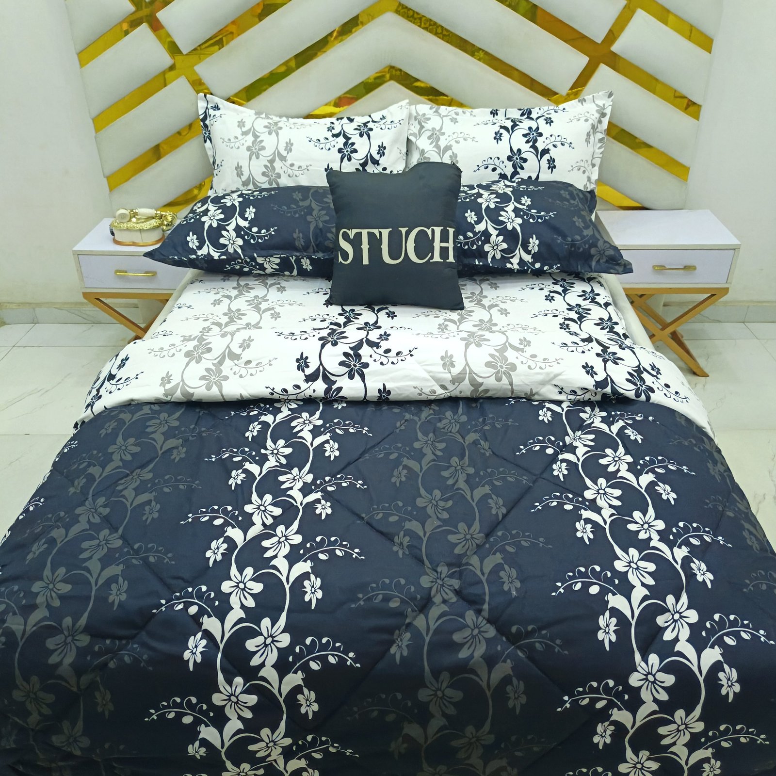 COMBO WHITE AND BLACK LILY 7/7 DUVET SET (WHITE BEDSHEET)
