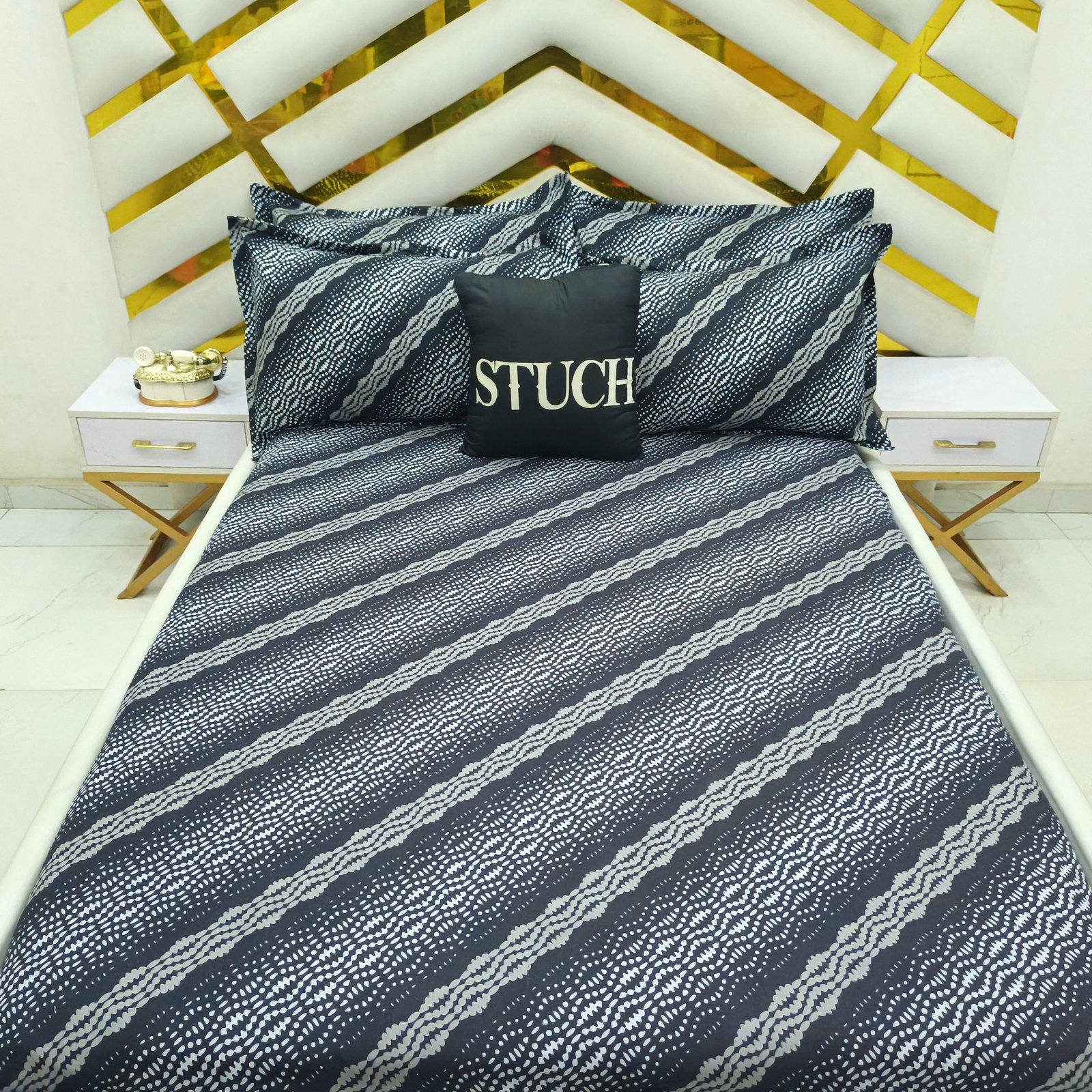 BLACK CIRCLE SPOT EXTRALARGE BEDSHEET