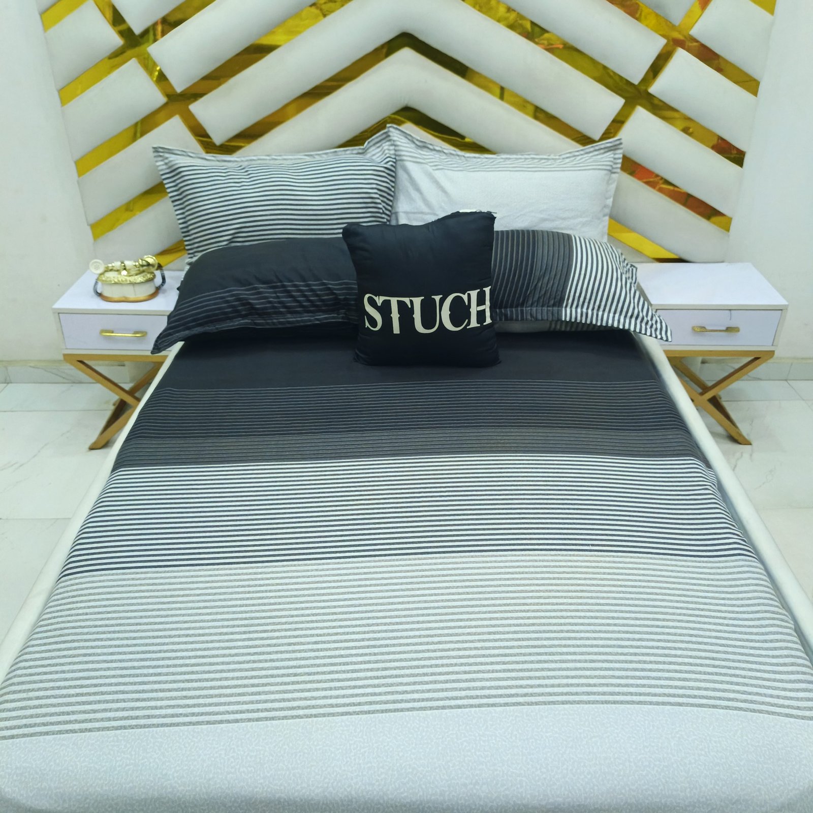 SOFT ASH STRIPE KING SIZE FITTED ELASTIC BEDSHEET WITH 4 PILLOWCASES (FITS 6/6,6/7 AND 7/7 BED)(84/84/12INCHES)