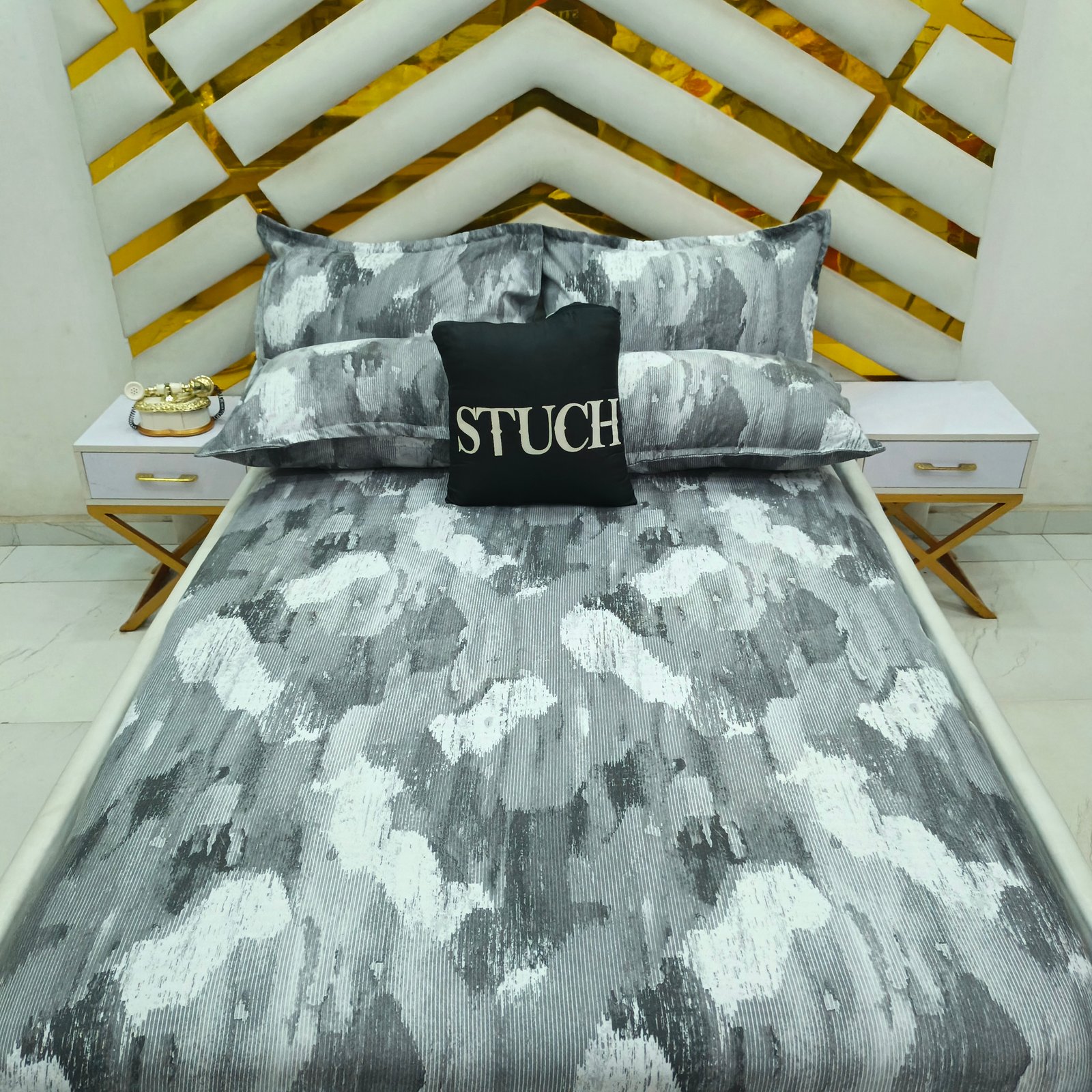 ABSTRACT CLOUD KING SIZE FITTED ELASTIC BEDSHEET WITH 4 PILLOWCASES (FITS 6/6,6/7 AND 7/7 BED)(84/84/12INCHES)