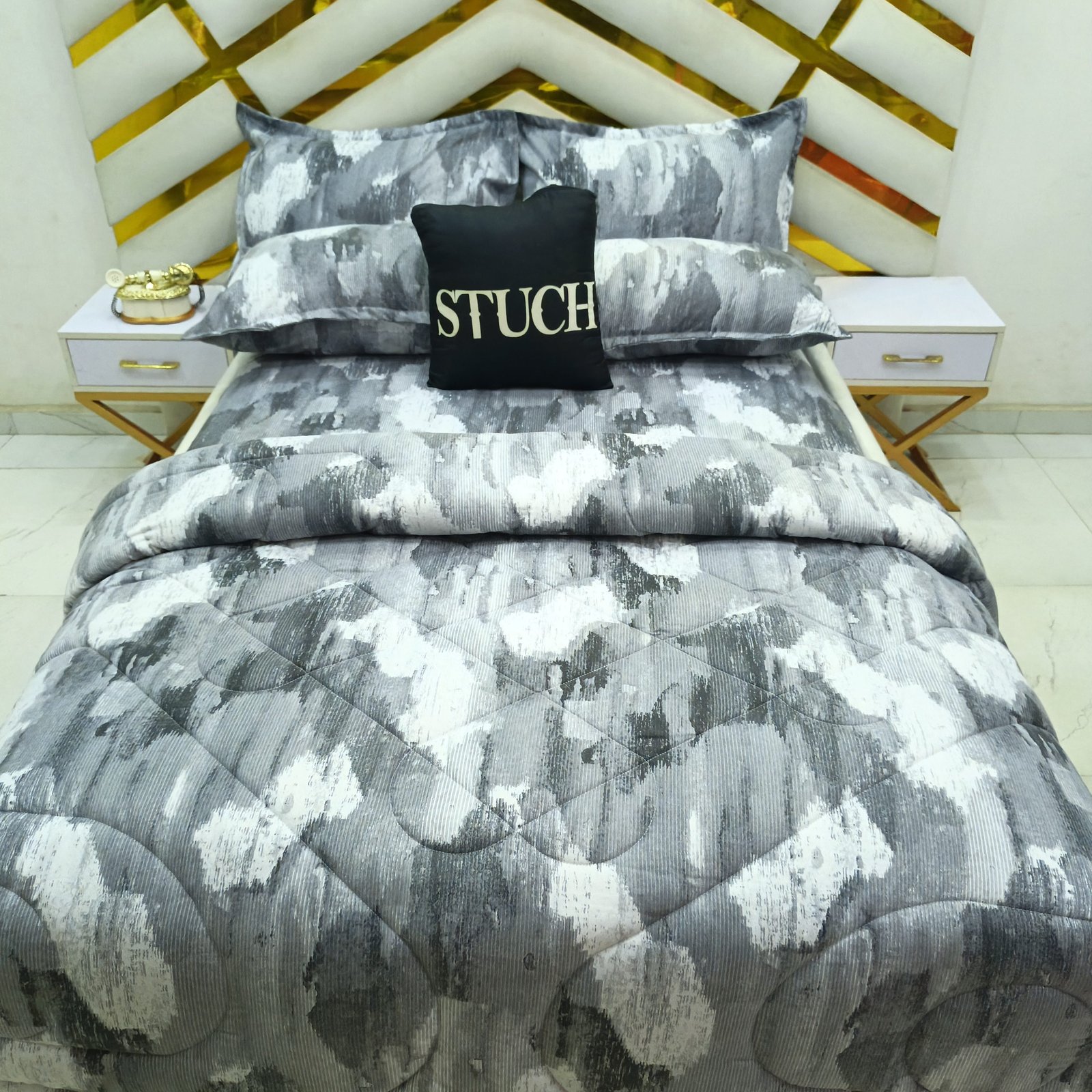 ABSTRACT CLOUD 4/6 BEDSHEET WITH TWO PILLOW CASES AND DUVET COVER (NO FIBER INSIDE)