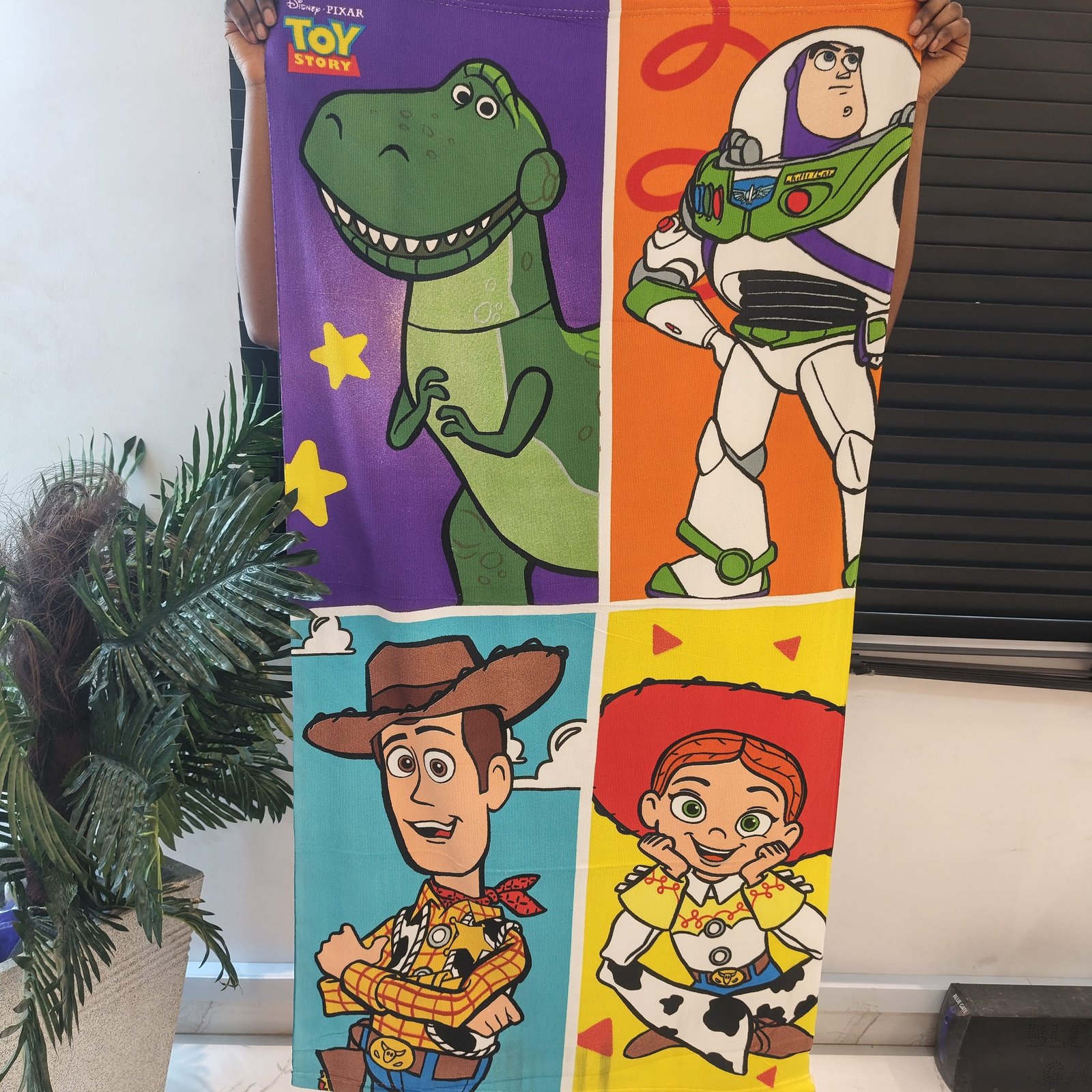 TOY STORE LARGE TOWEL 28/51 INCHES
