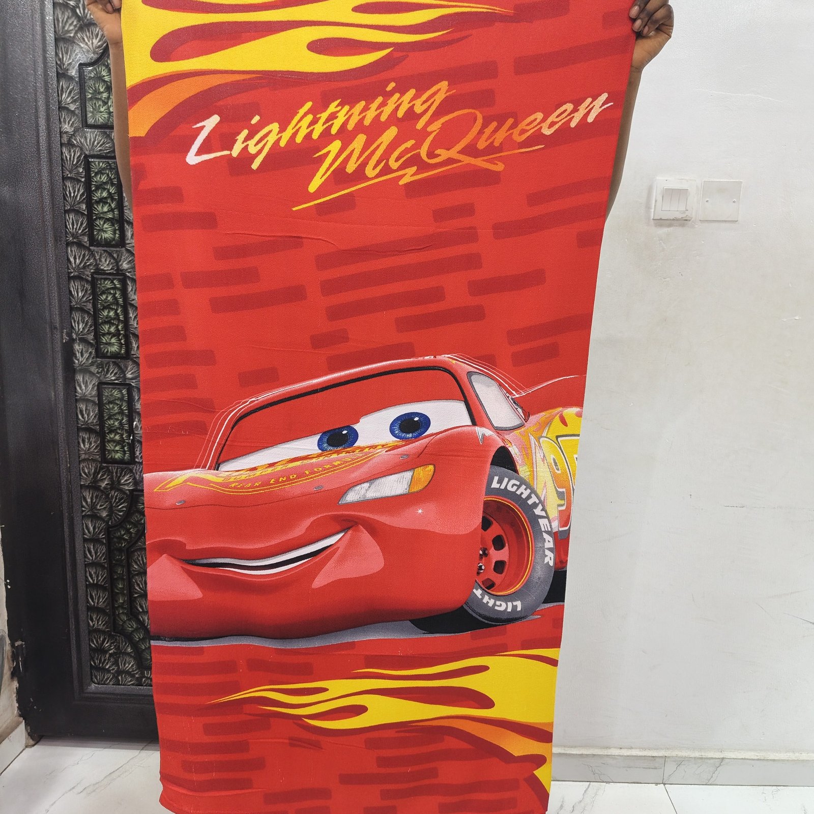 LIGHTINING MC QUEEN KIDS LARGE TOWEL 28/51 INCHES