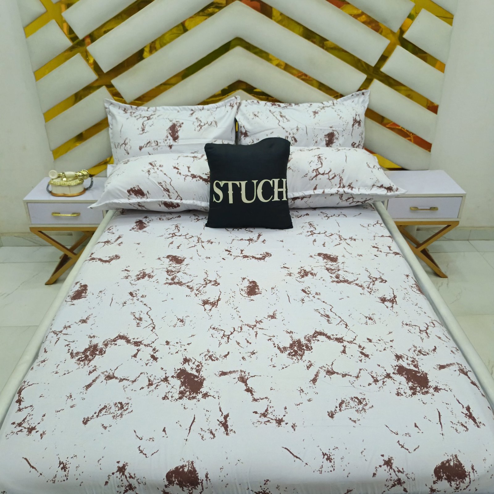 SCOFFY SPLASH KING SIZE FITTED ELASTIC BEDSHEET WITH 4 PILLOWCASES (FITS 6/6,6/7 AND 7/7 BED)(SIZE 84/84/12 INCHES) (Copy)