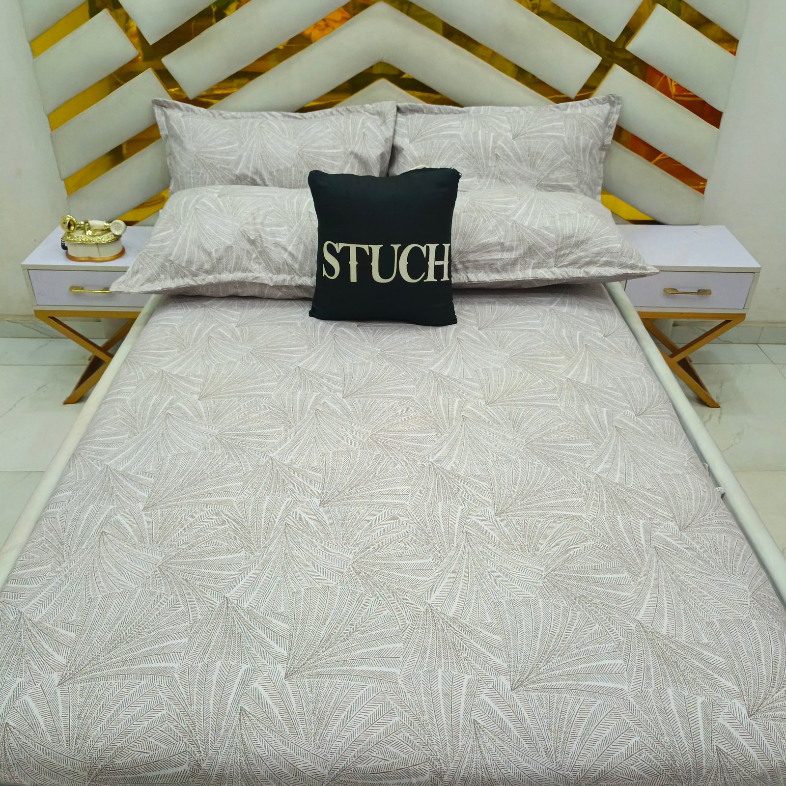 BROWN BROWN 4/6 BEDSHEET (WITH TWO PILLOWCASES)