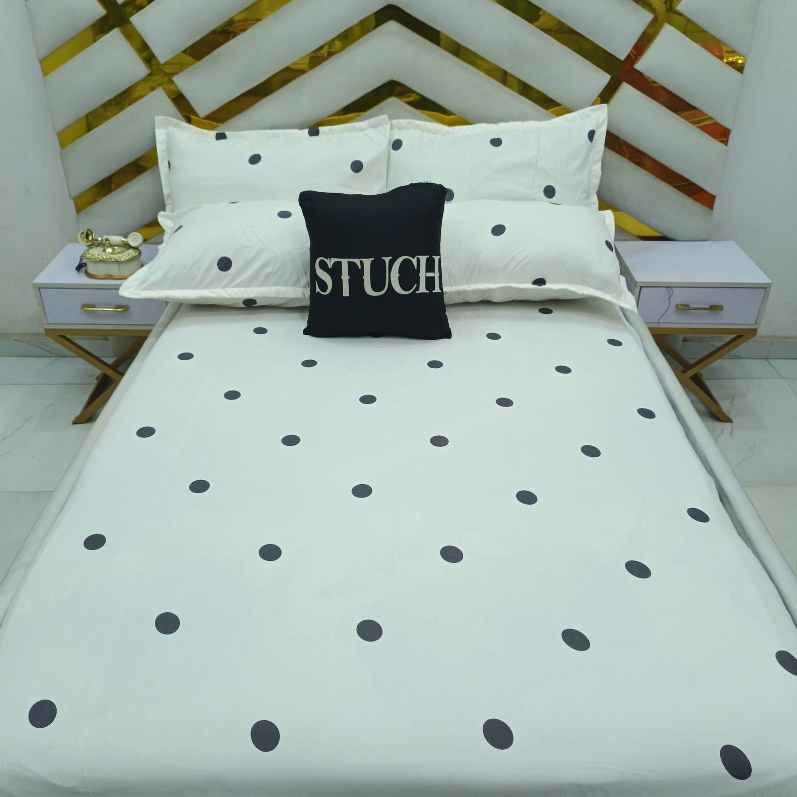 CREAMY DOT LARGE BEDSHEET