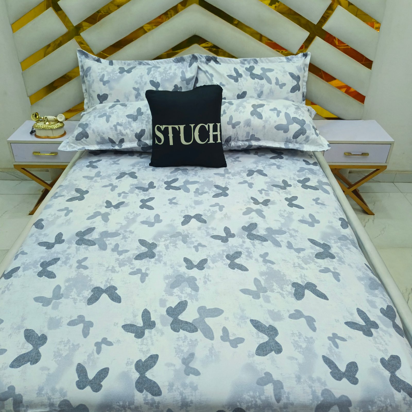 ASH LITTLE BUTTERFLY KING SIZE FITTED ELASTIC BEDSHEET WITH 4 PILLOWCASES (FITS 6/6,6/7 AND 7/7 BED)(84/84/12INCHES)