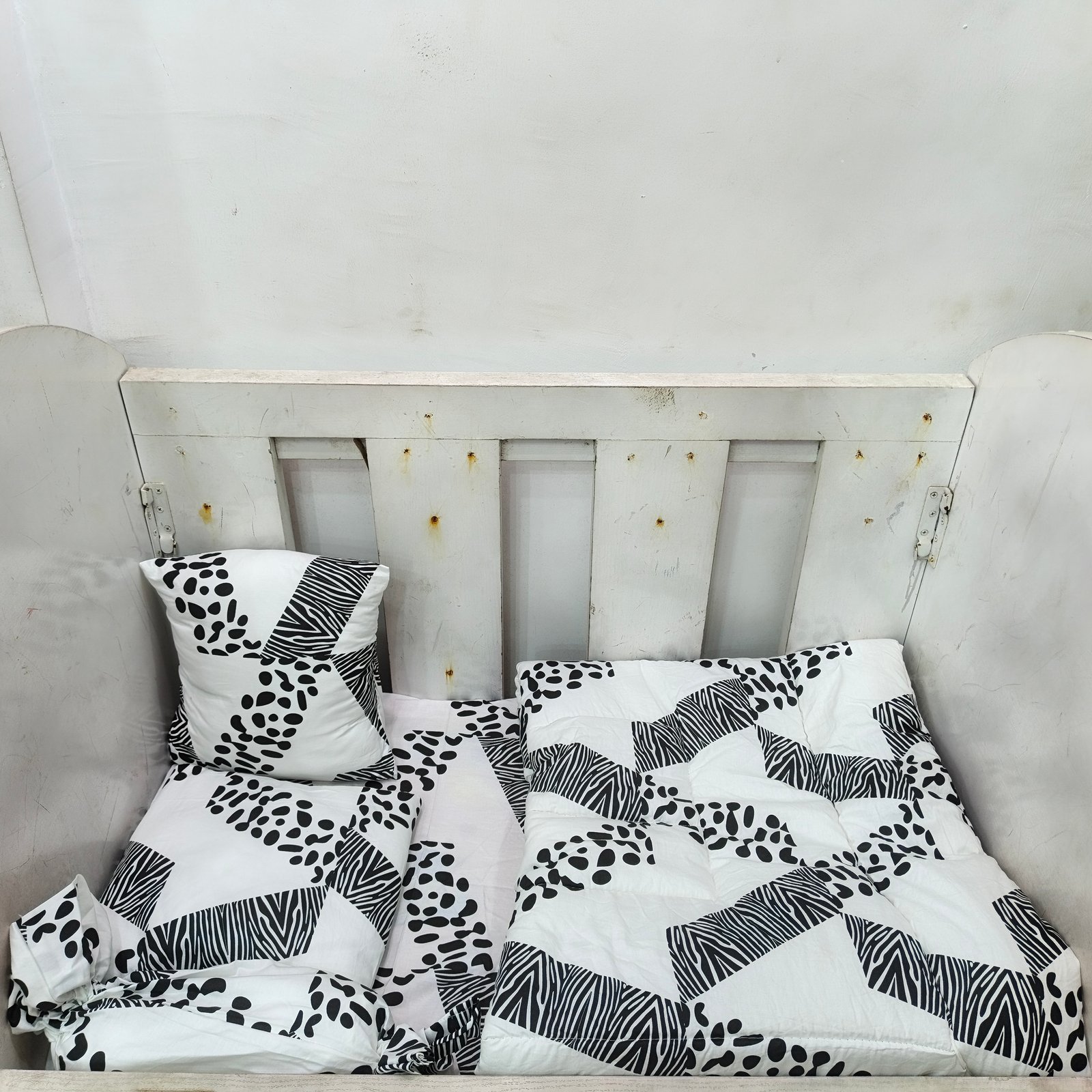 290 WHITE DOT BABYCOT SET
