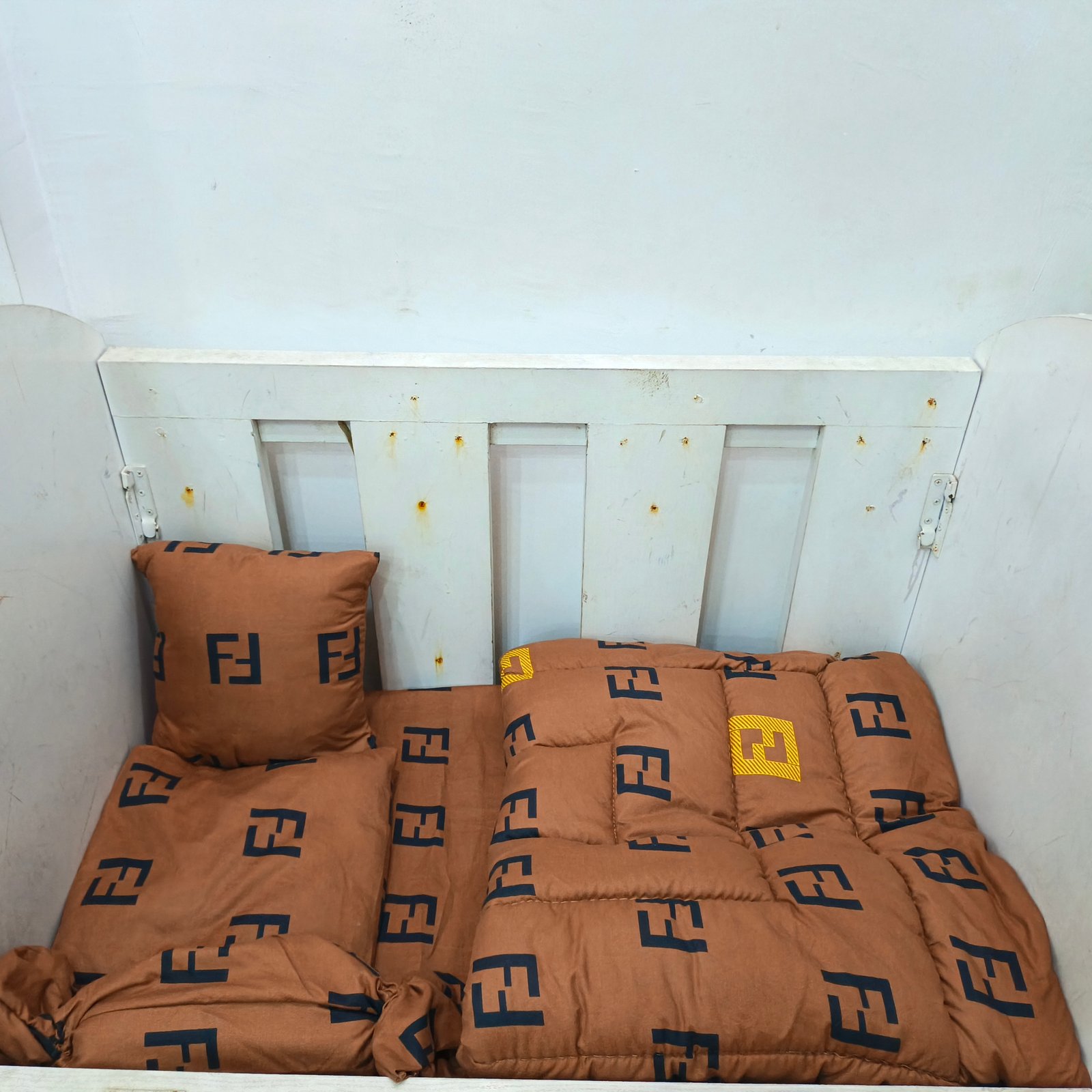 370 RUSSET FENDI BABYCOT SET