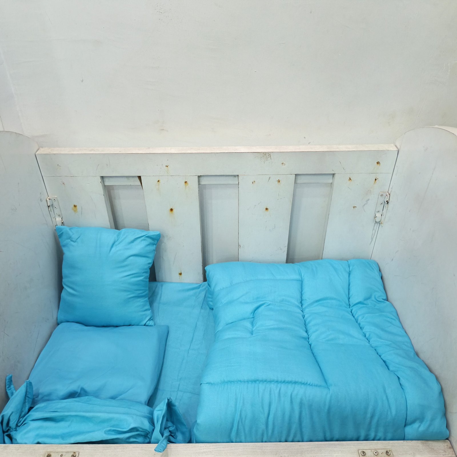 230 CRYSTAL BLUE BABYCOT SET