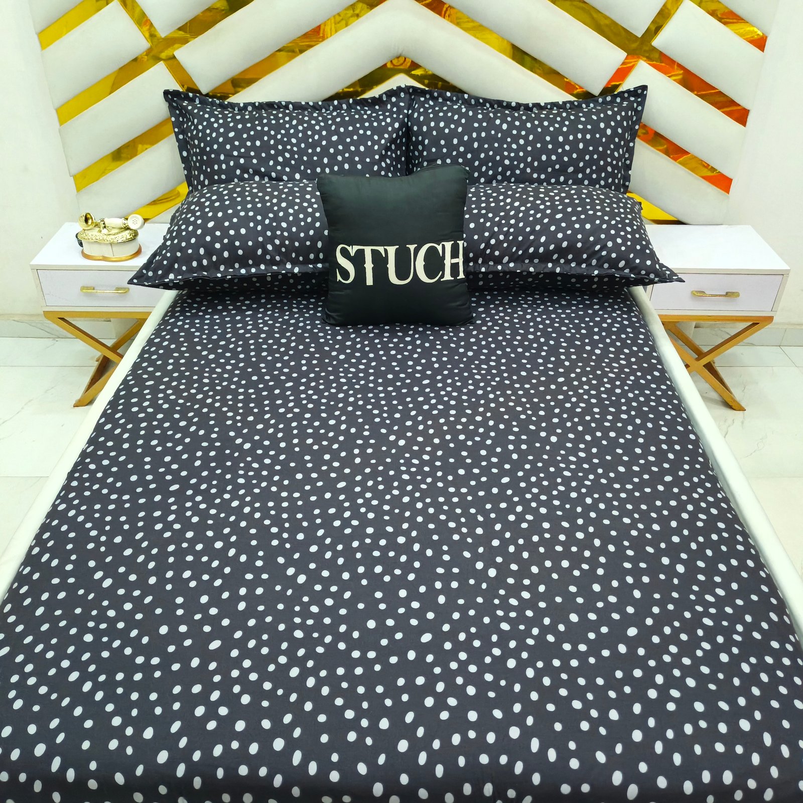 BLACK DOT 4/6 BEDSHEET (WITH TWO PILLOWCASES)