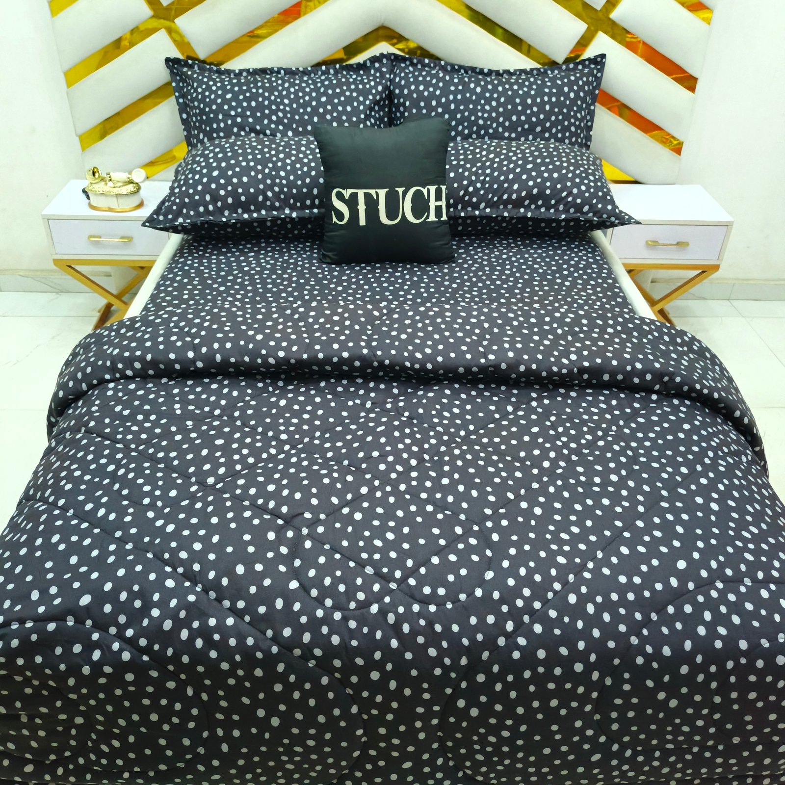 BLACK DOT 4/6 BEDSHEET WITH TWO PILLOW CASES AND DUVET COVER (NO FIBER INSIDE)