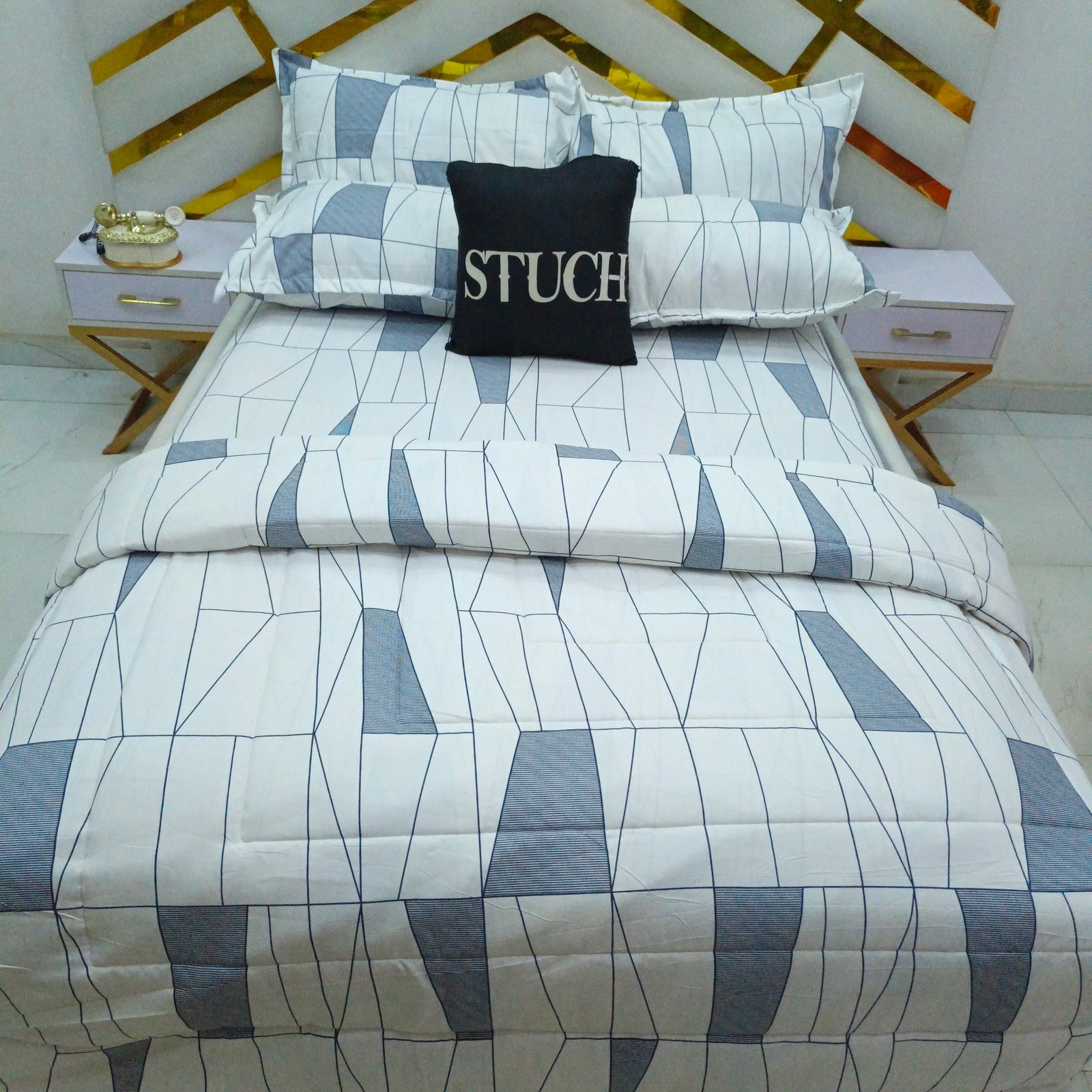 WHITE HILLS 7/7 BEDSHEET WITH FOUR PILLOW CASES AND DUVET COVER (NO FIBER INSIDE)