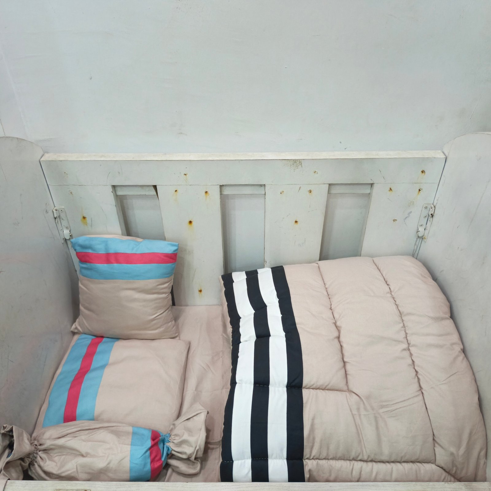 780 BROWN STRIPE  BABYCOT SET