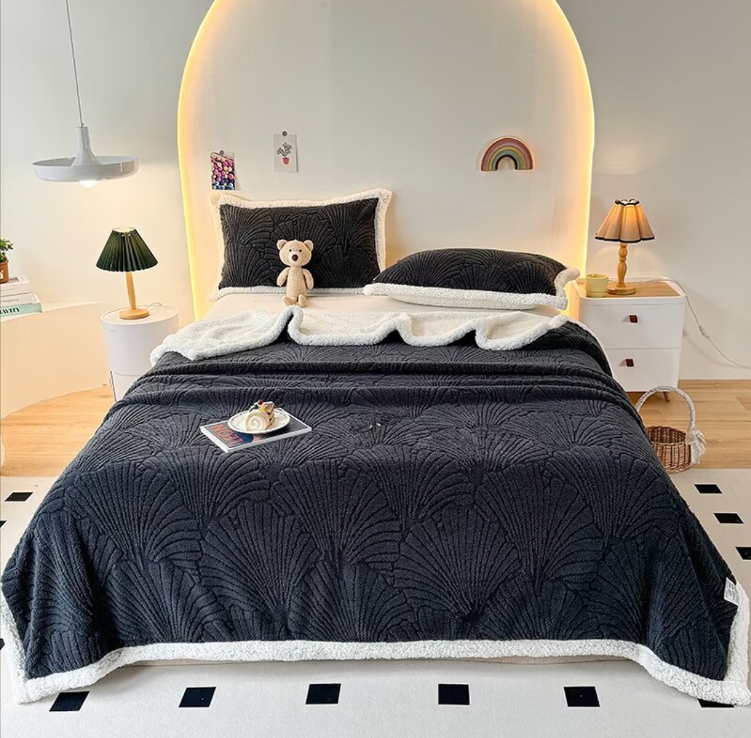 PLUSH GRAY FUR DUVET WITH 2 PILLOW CASES (230 X 250cm)