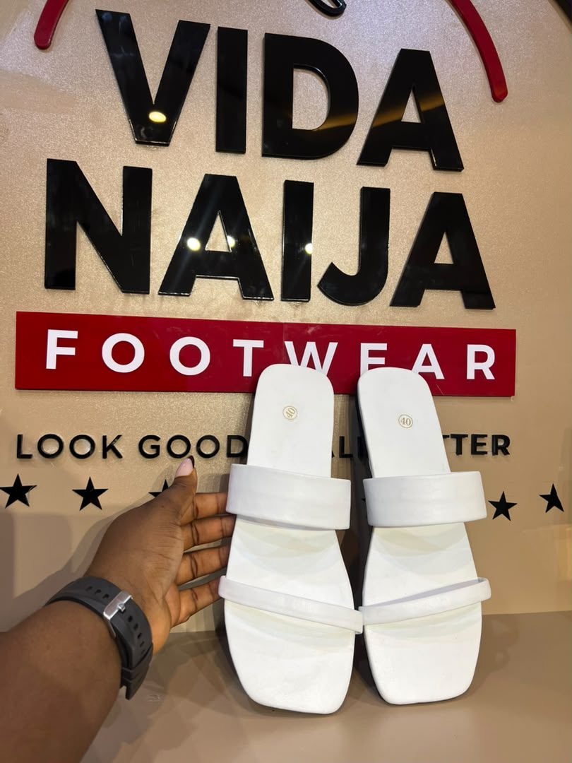 WHITE FEMALE SLIPPERS SIZE 40 003