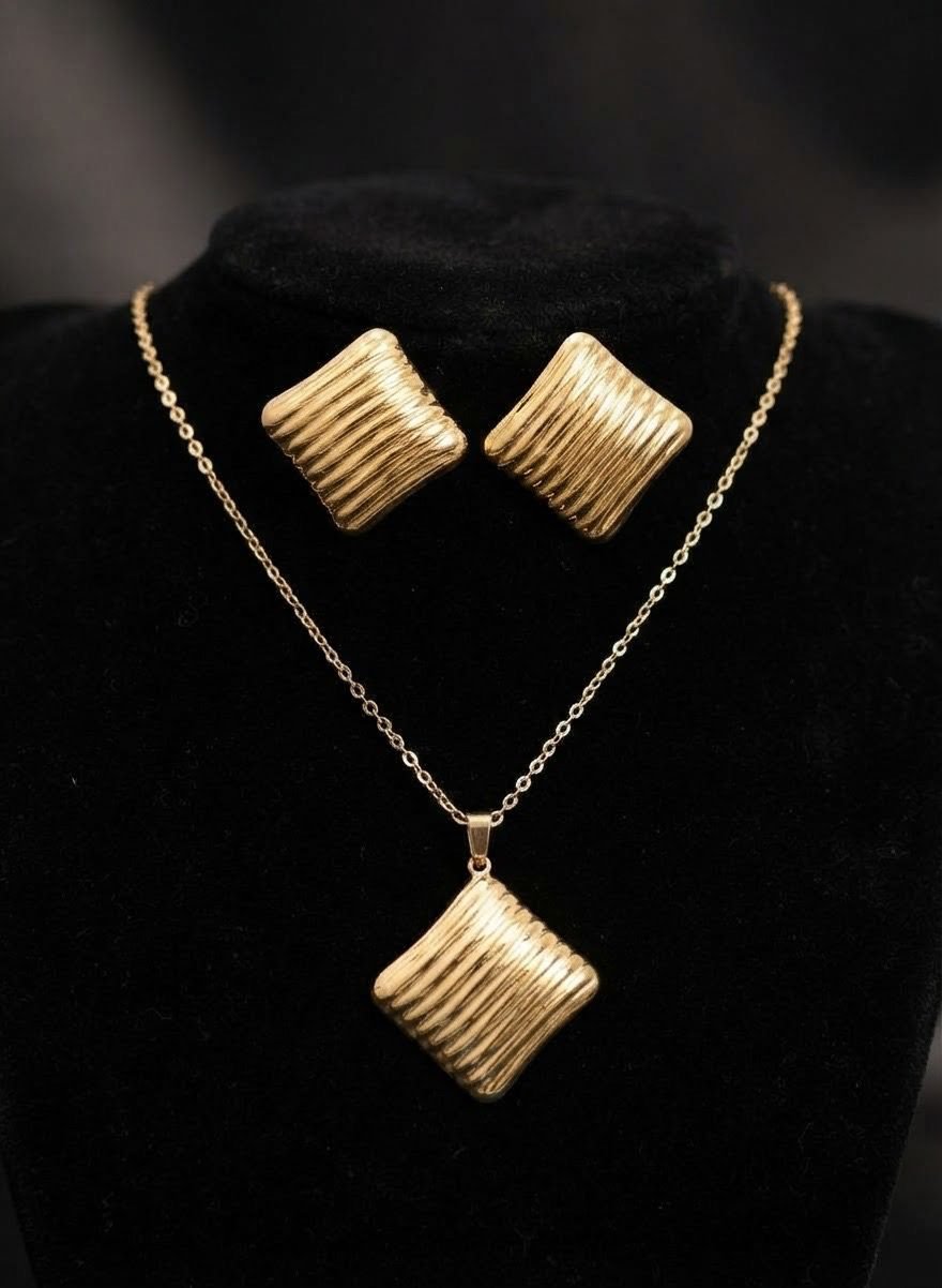 NON TARNISH NECKLACE SET (Neckace and Earrings) 160