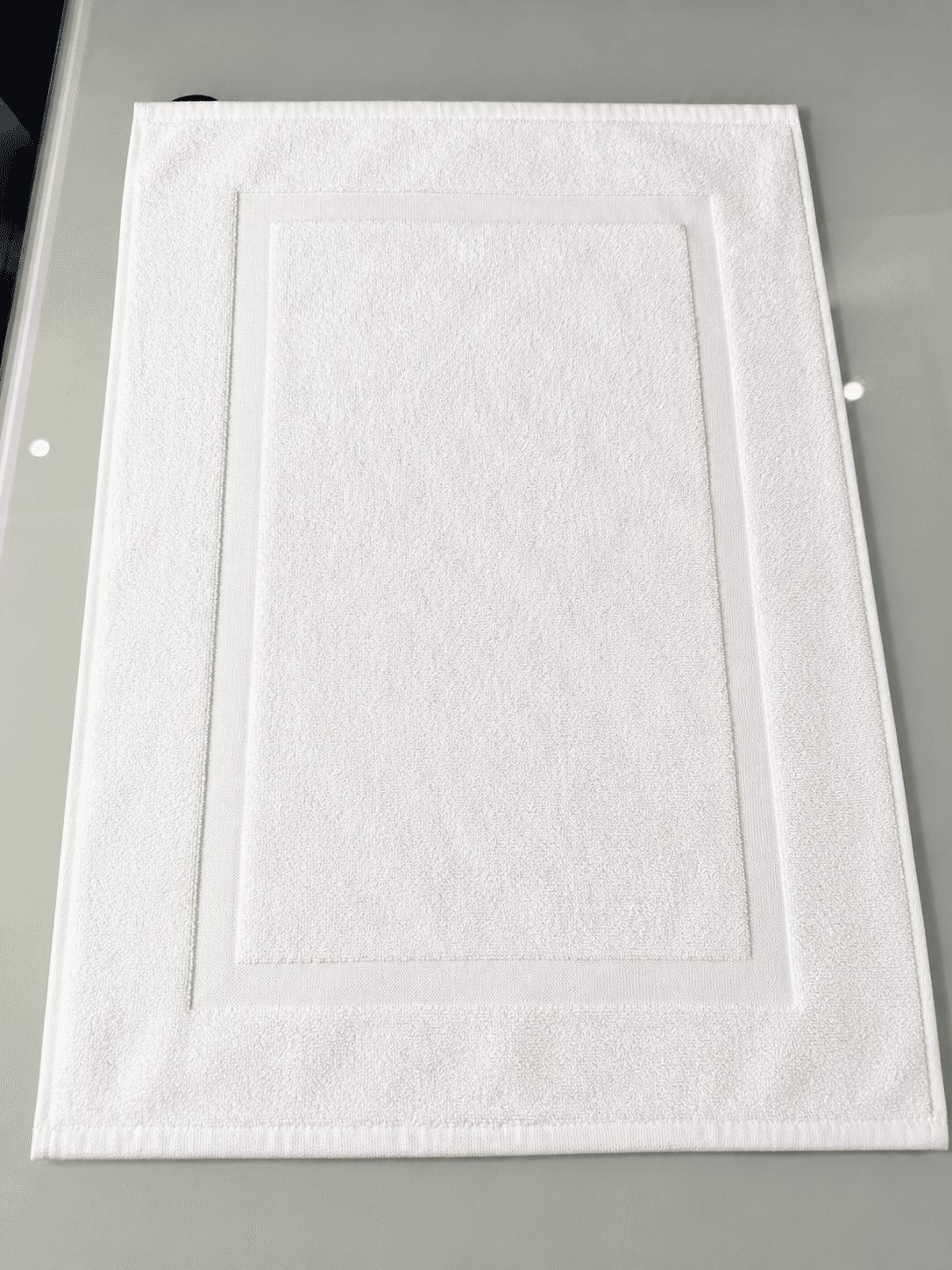PREMIUM FOOT WHITE TOWEL 20/30 INCHES (THICK)