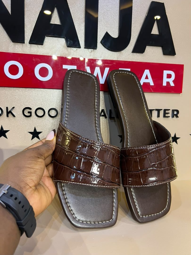 CHOCO BROWN FEMALE SLIPPERS SIZE 42 004