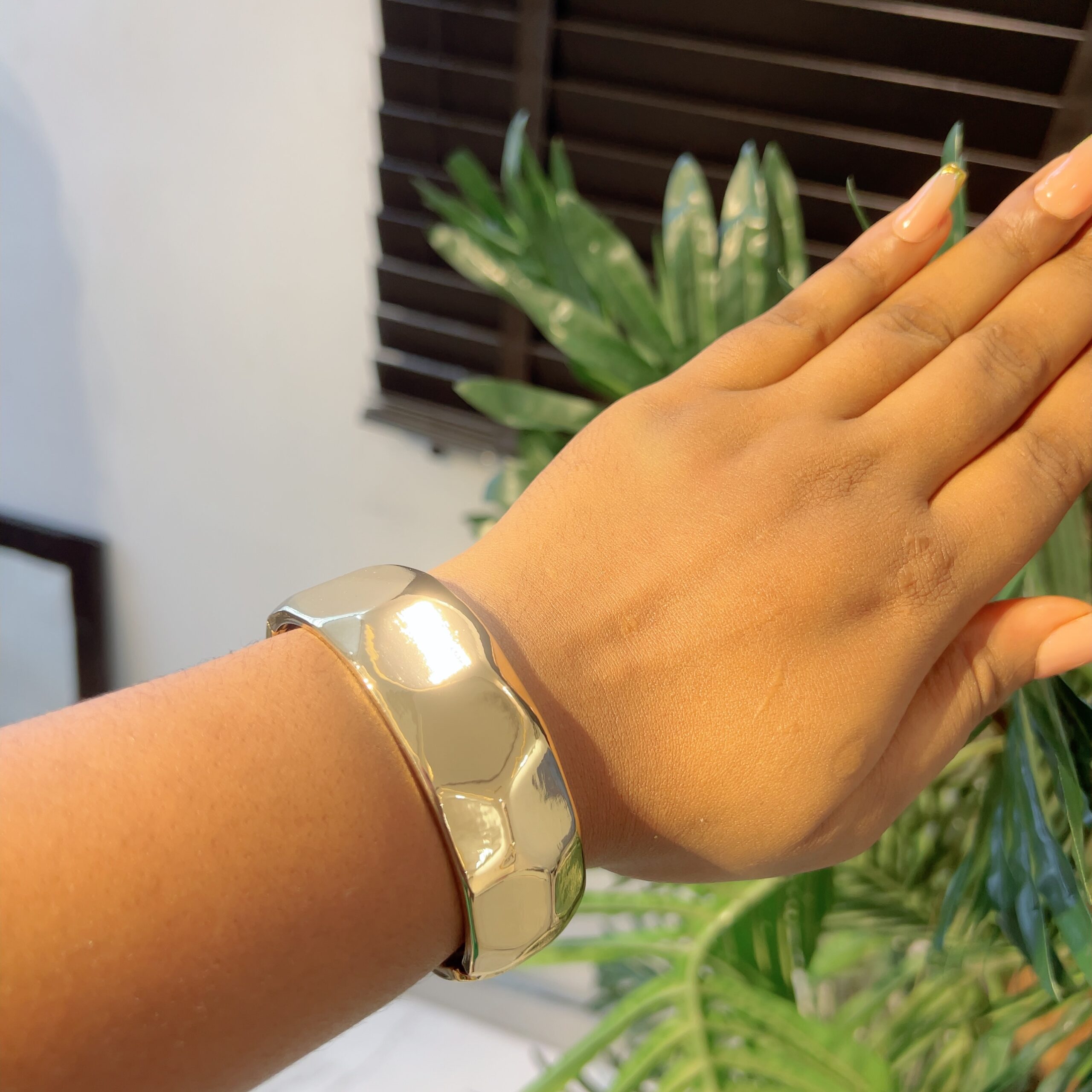 Gold bold bracelet 011