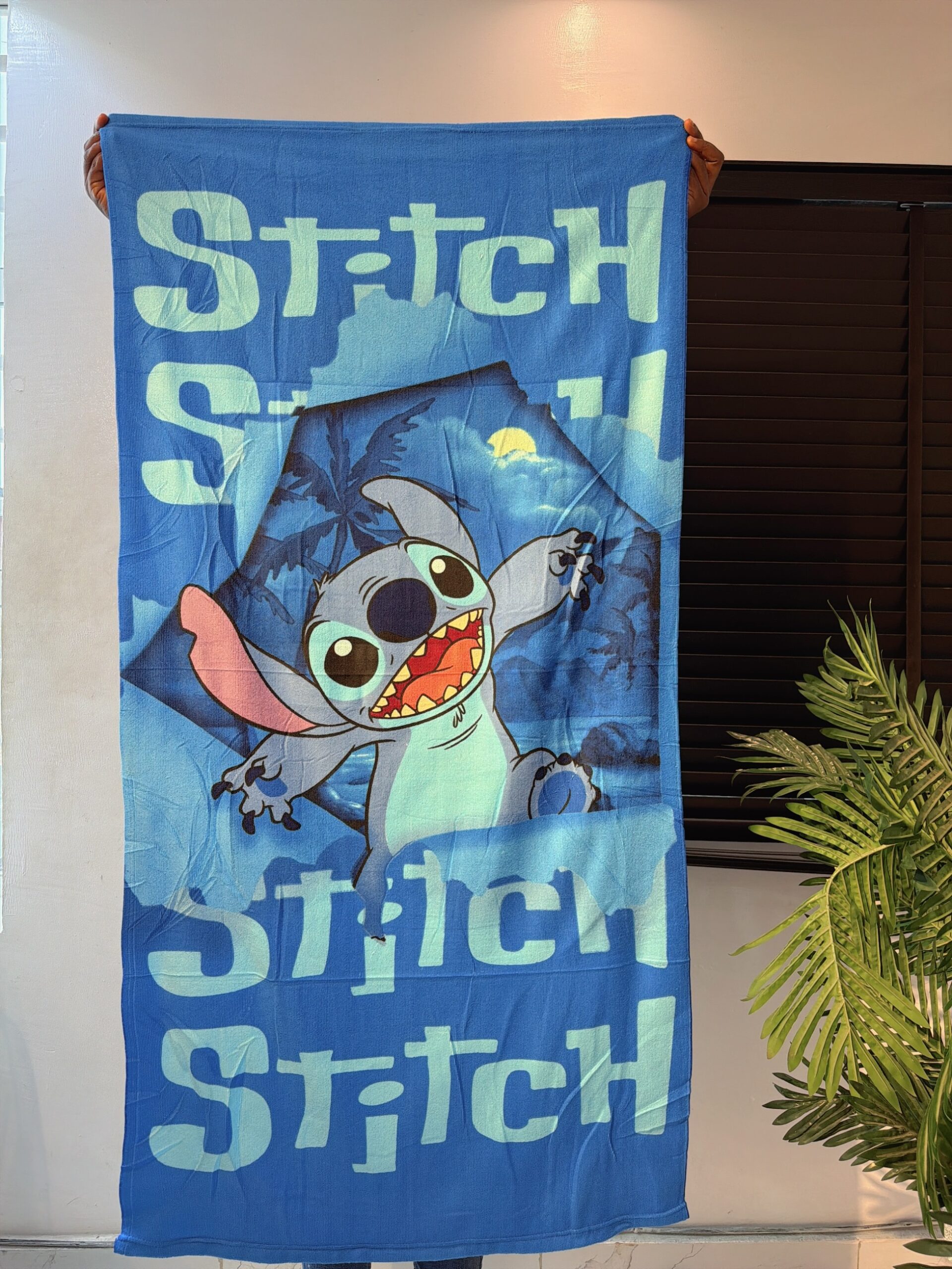 BLUE STITCH KIDS LARGE TOWEL 28/51 INCHES