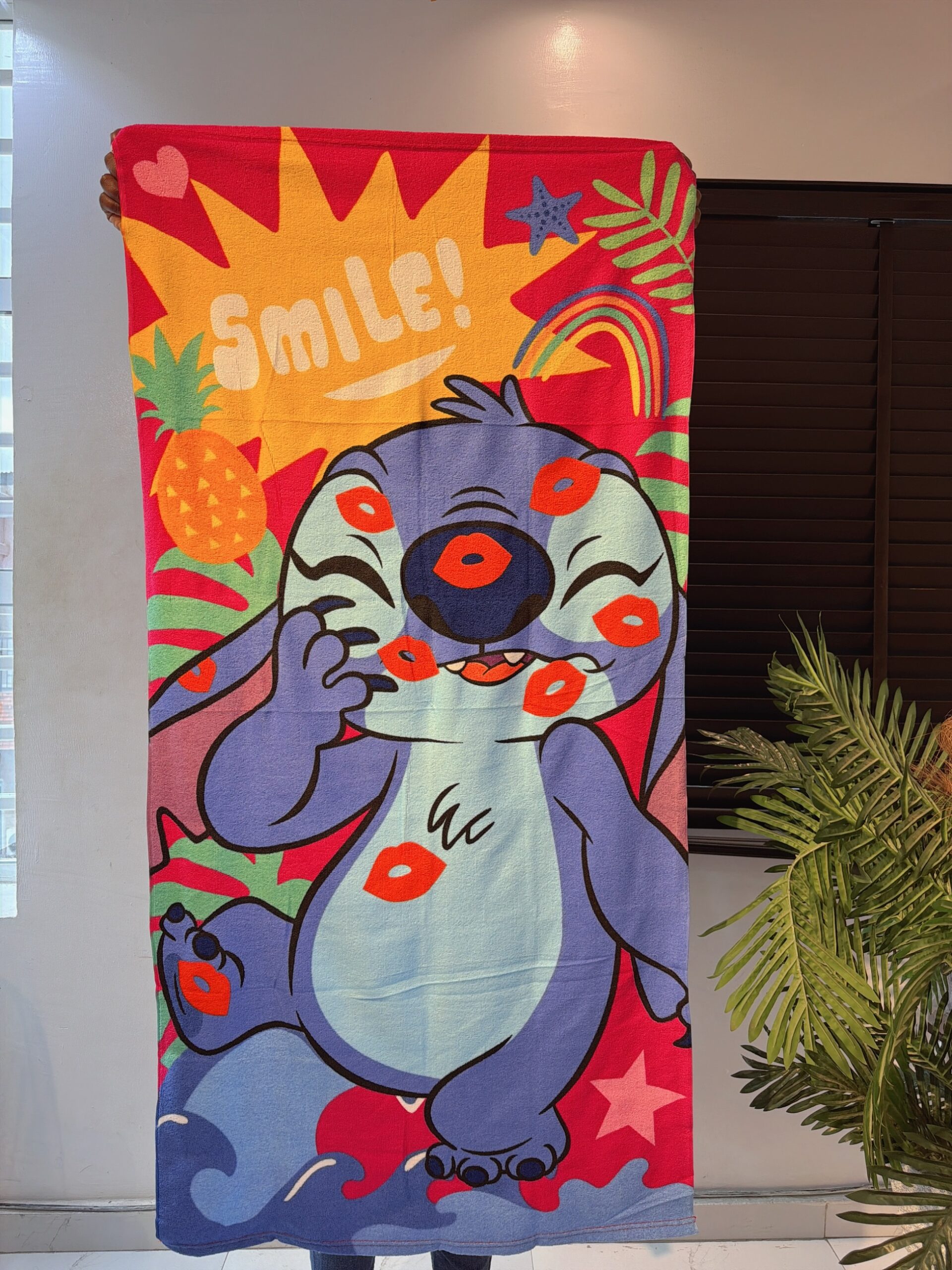 SMILE STITCH KIDS LARGE TOWEL 28/51 INCHES