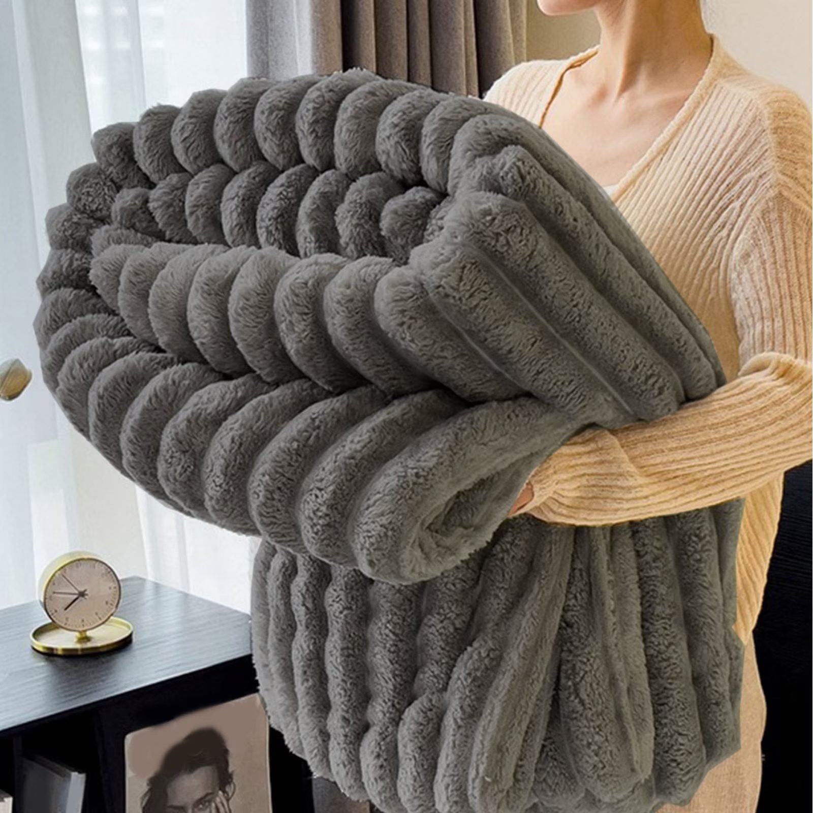 GRAY SOFT LUXURIOUS FLANNEL BLANKET (96/108 INCHES) KING SIZE