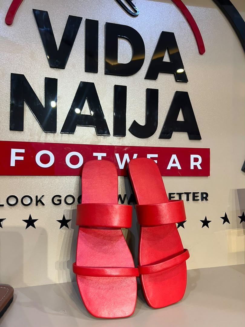 RED FEMALE SLIPPERS SIZE 41 005