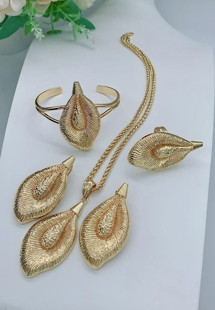 GOLD PENDANT, EARRINGS, RING AND BRACELET)169