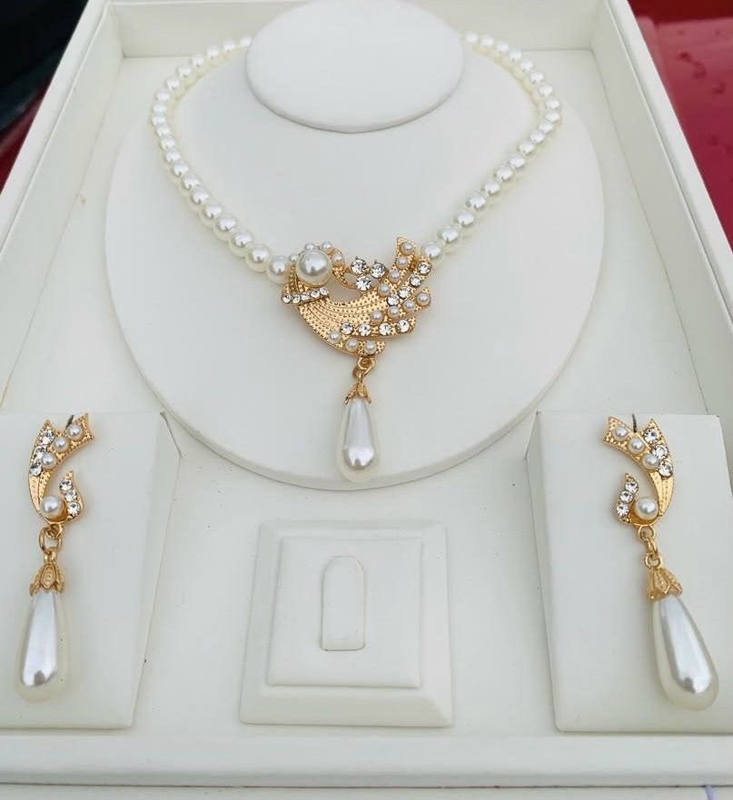 GOLD PEARL NECKLACE SET