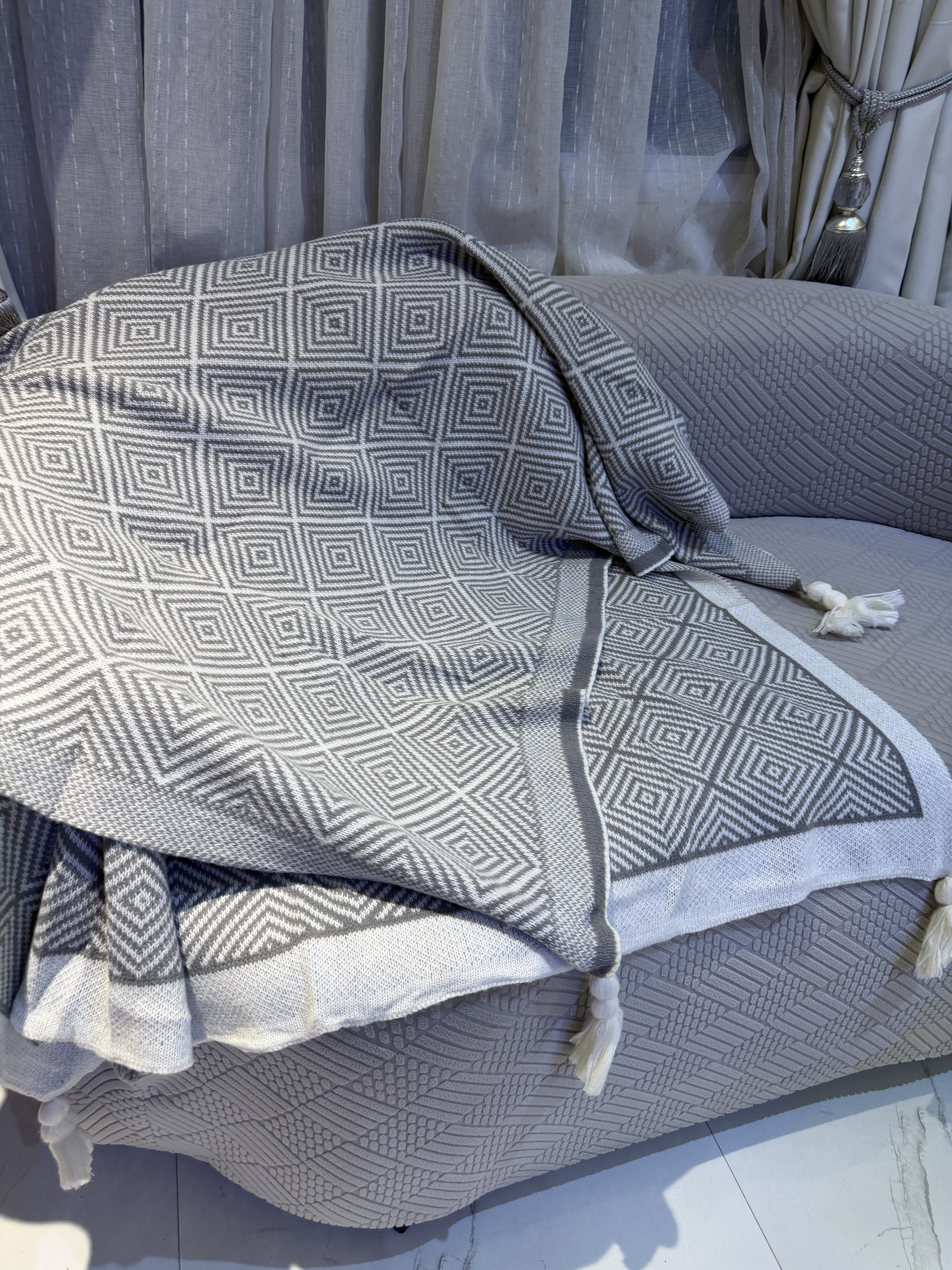 GRAY THICK WOVEN THROW BLANKET FOR COUCH (SIZE 140*170CM)