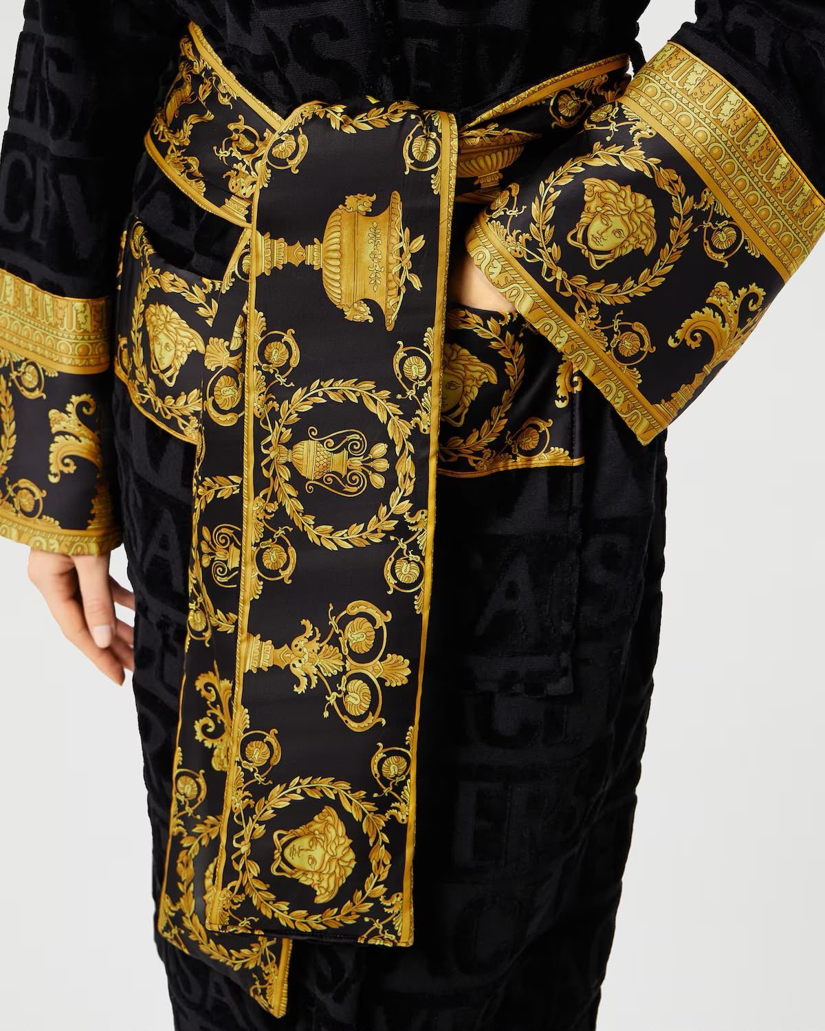 BLACK 100% COTTON ORIGINAL VERSACE LUXURY BATHROBE (DELIVERY IN 10-15 WORKING DAYS) - Image 2