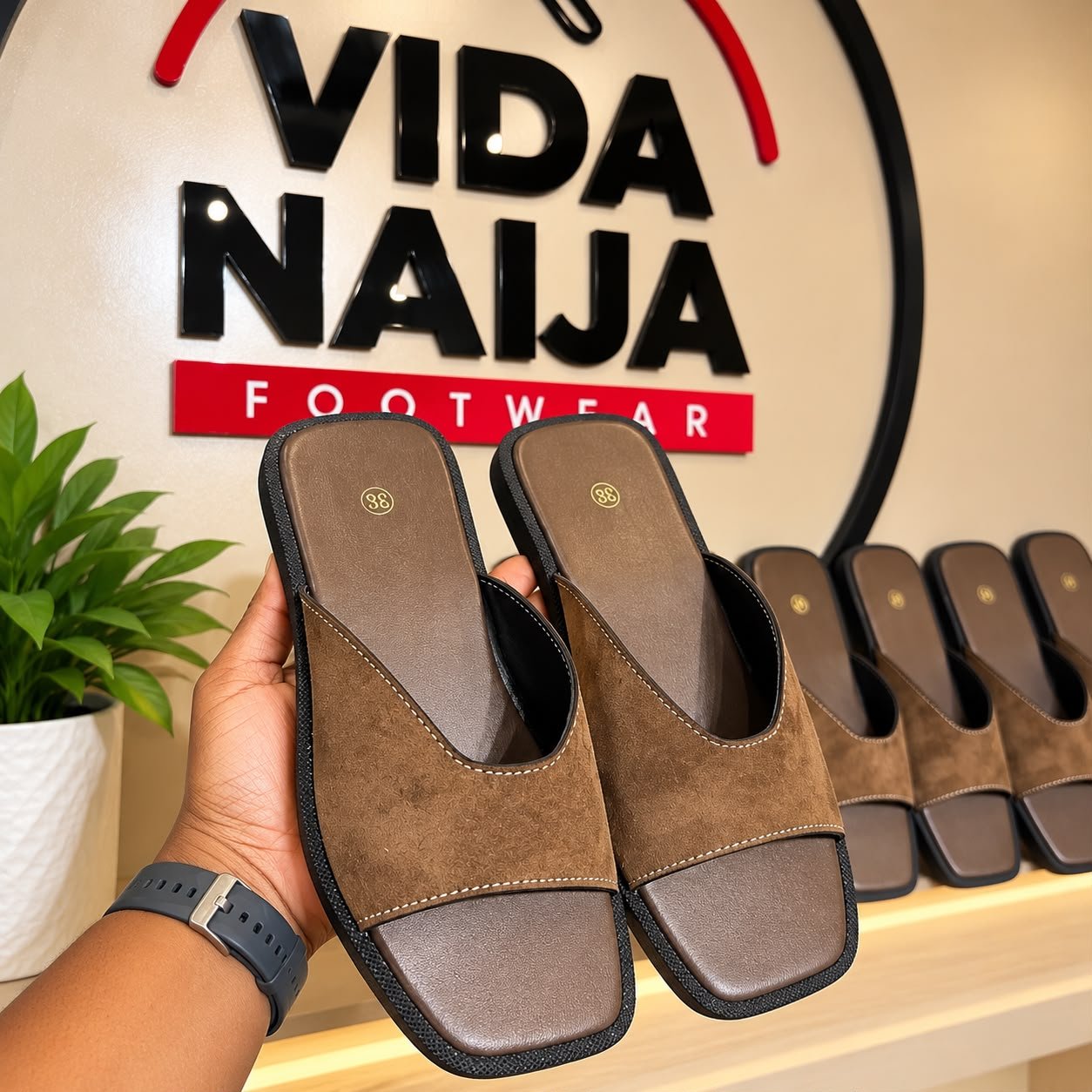 BROWN FEMALE SLIPPERS SIZE 42 020
